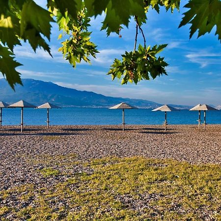 Nafpaktos Beach Luxury Suites Bagian luar foto