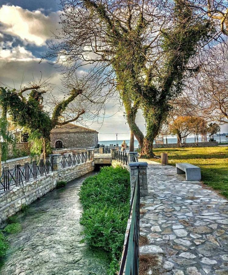 Nafpaktos Beach Luxury Suites Bagian luar foto