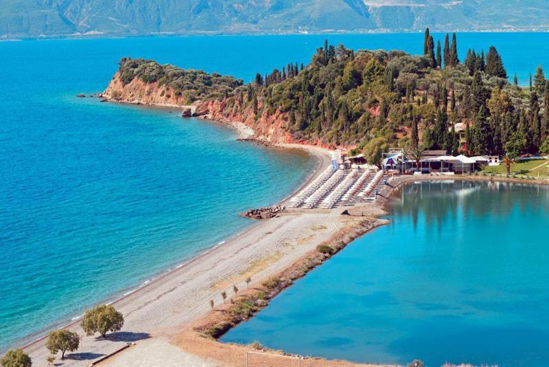 Nafpaktos Beach Luxury Suites Bagian luar foto