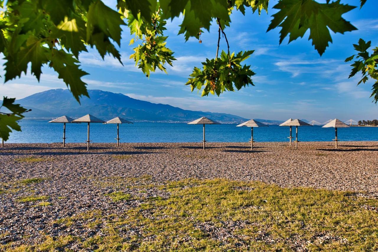 Nafpaktos Beach Luxury Suites Bagian luar foto